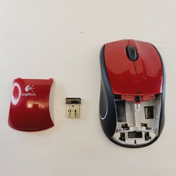 Logitech M505 Wireless Optical Mouse with Unifying Receiver - Picture 6 of 6